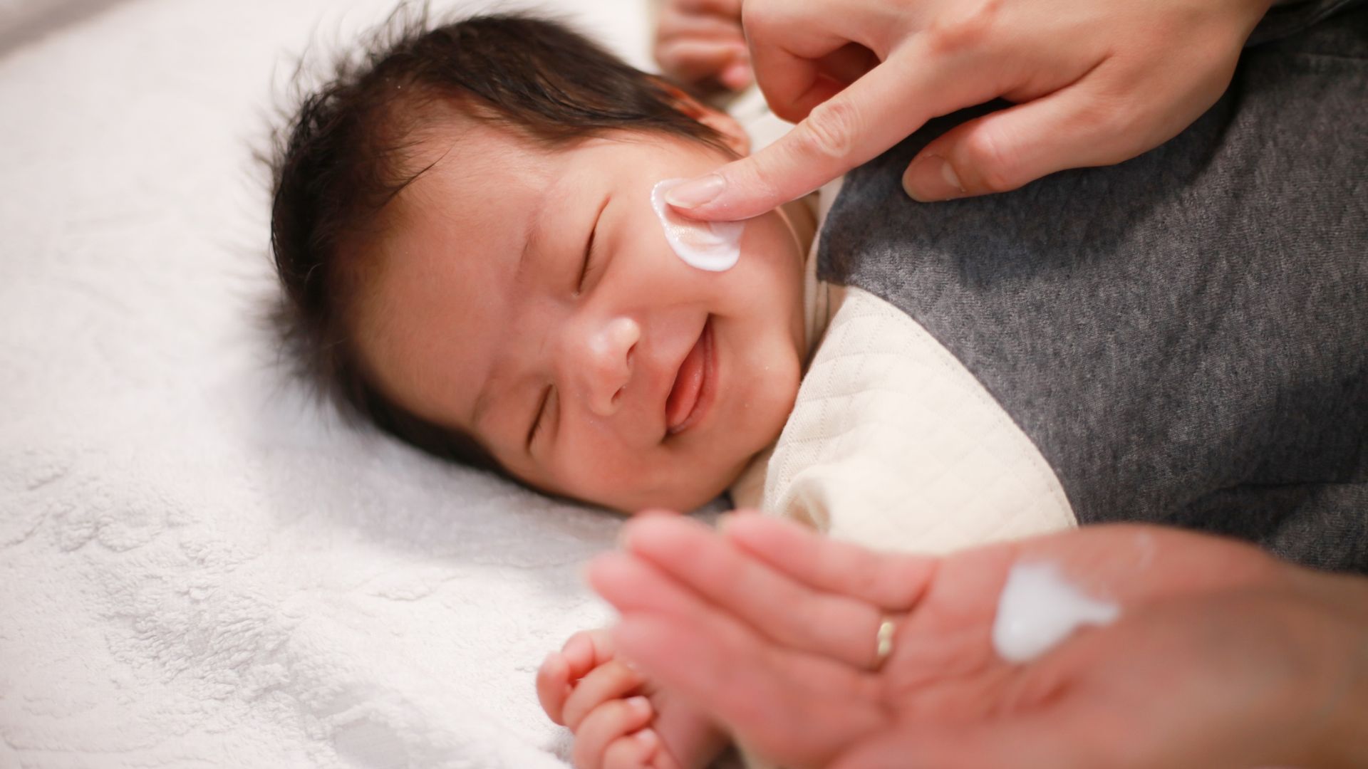 Jak dbać o nawilżenie skóry dziecka w sezonie grzewczym?